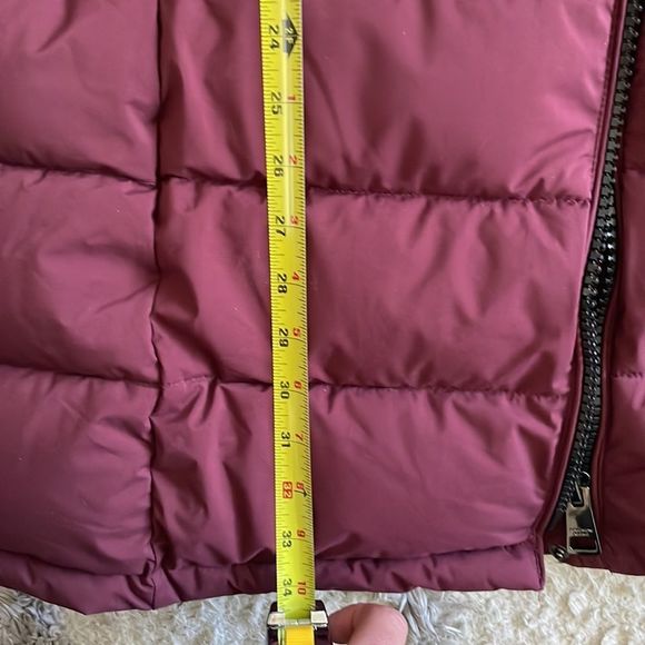 Woman’s Andrew Marc stretch long puffer coat - Picture 9 of 10